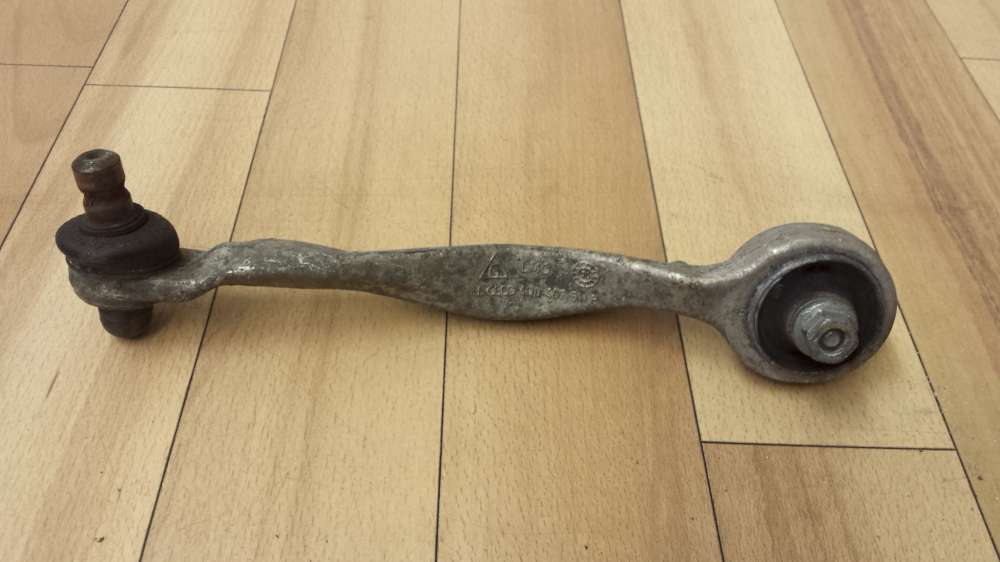 Audi A4 Querlenker unten Vorne Links 4D0407511F