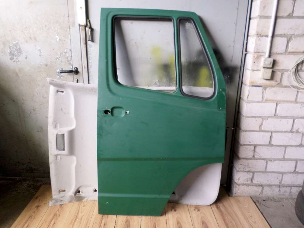 Mercedes-Benz Sprinter 208D VAN ab 1985 bis 1993 Tr Vorne Rechts Farbe: Grn