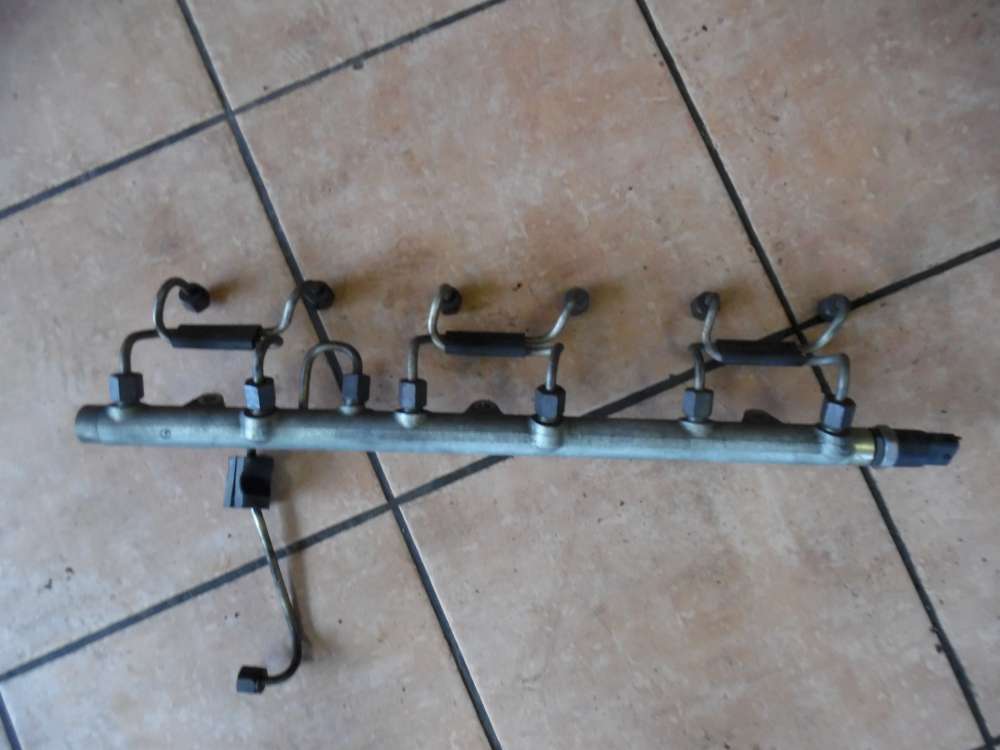 Opel Omega B Einspritzleiste 0445216002