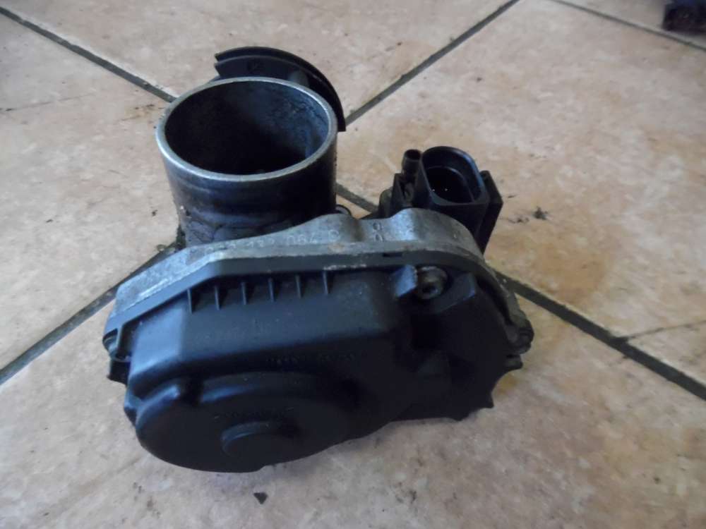 VW Golf III 1,6 Drosselklappe 030133064D