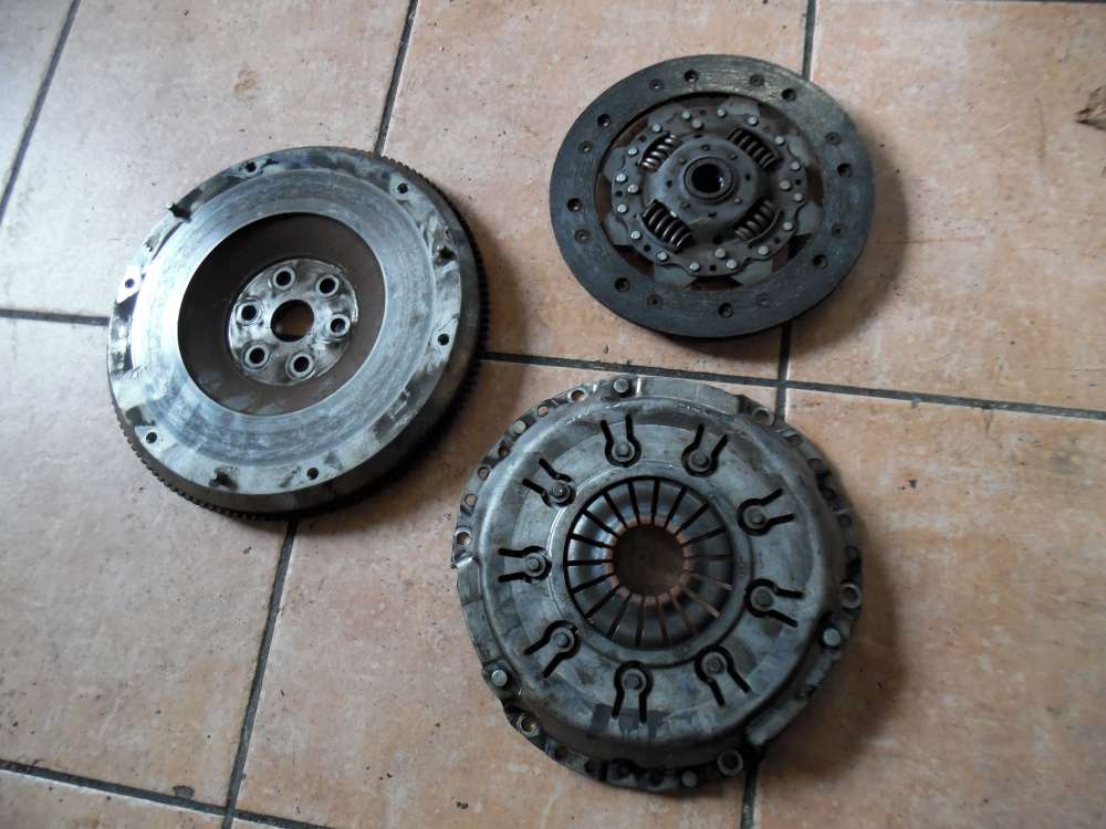 Ford Escort VII 1,6i Kupplung Schwungrad 928M-6398-AE