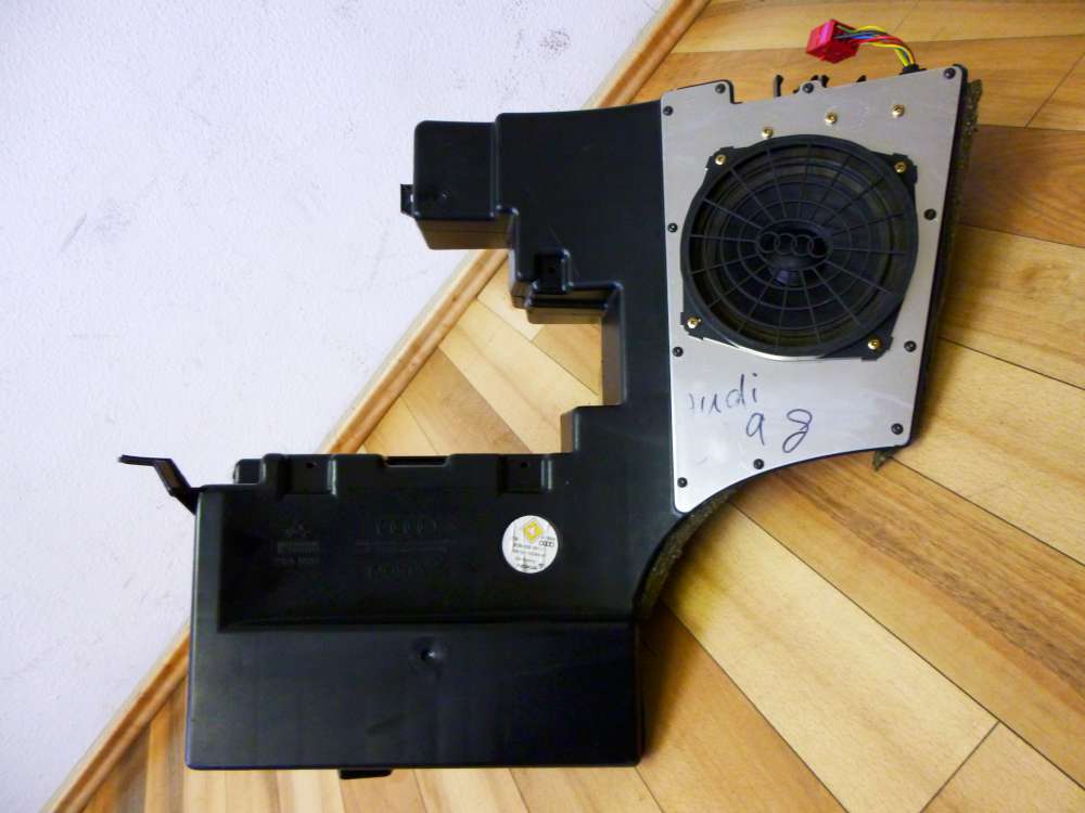 Audi A4 Bj 98 Avant  Subwoofer Lautsprecher 8D9 035 381 C  4 x 20 Watt