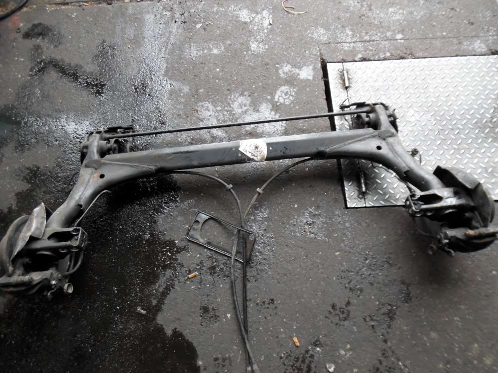 Audi A3 8L Achstrger Achse Hinterachse mit Bremssattel