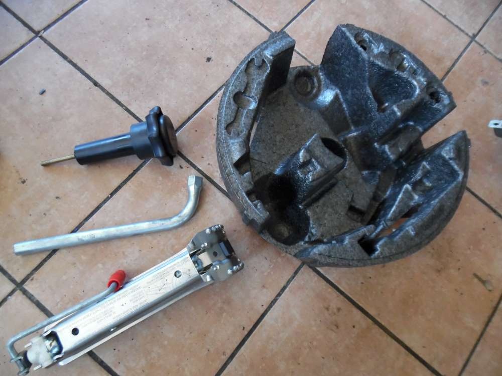 Audi A4 B5 Wagenheber Bordwerkzeug 8D0011031 Radschlssel 8D9012109