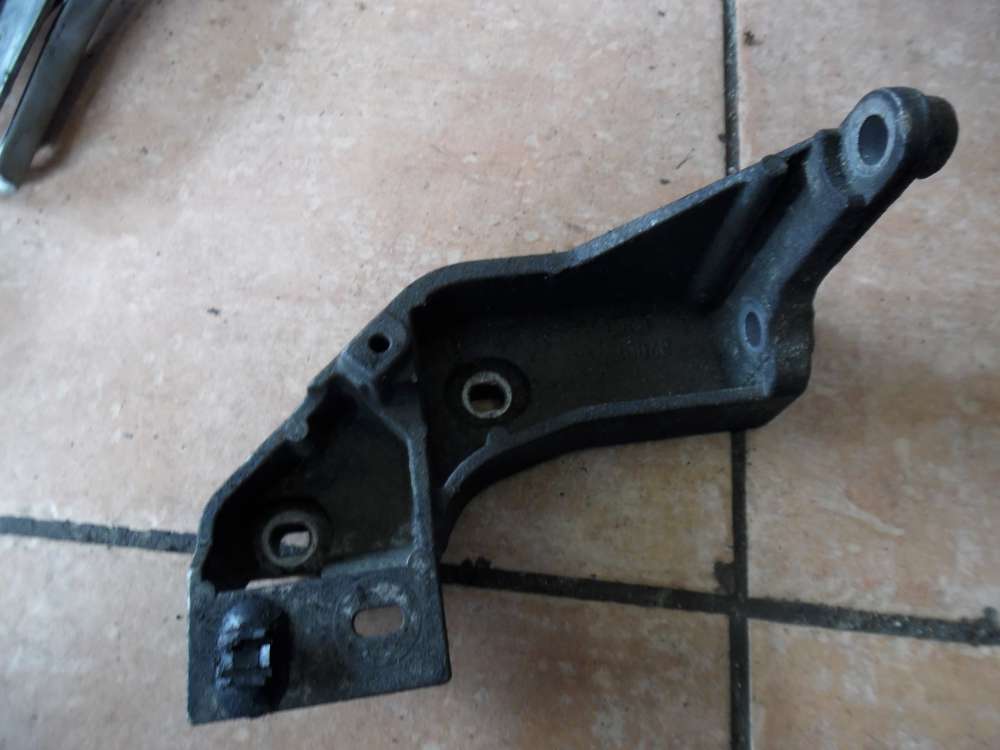 Renault Trafic II Motorhalter 8200157461 