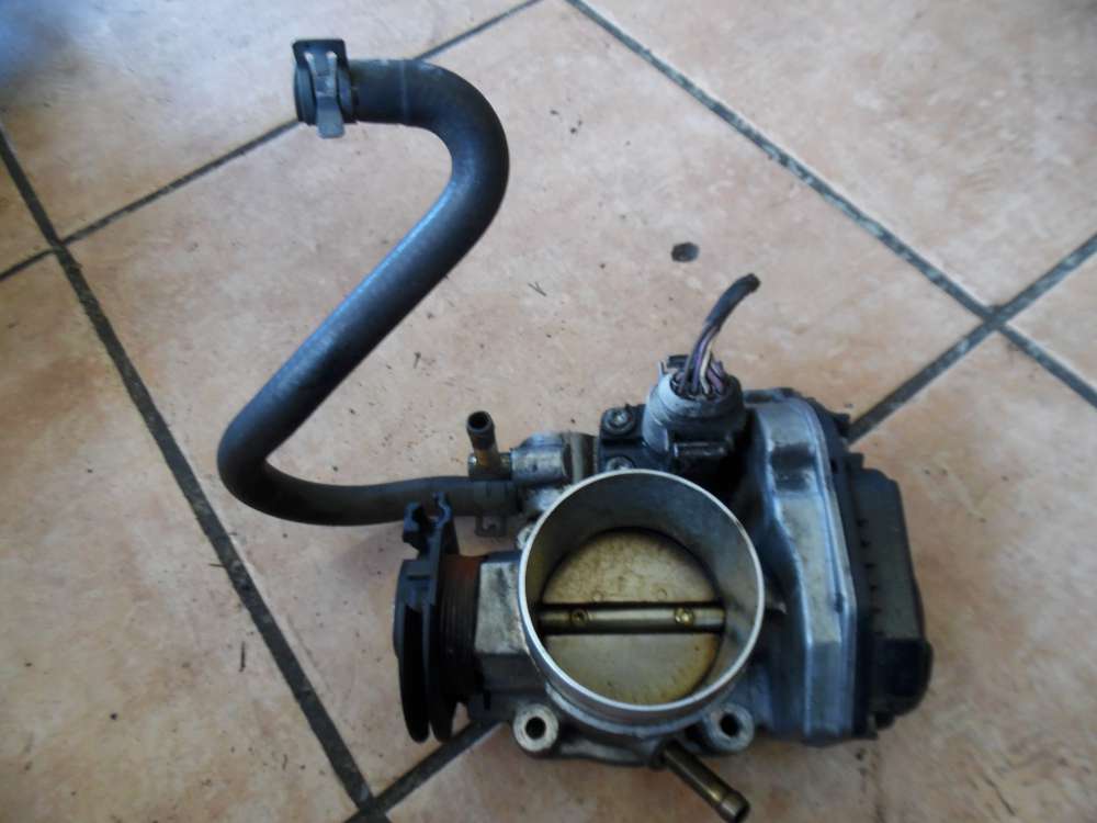 VW Golf IV 1,6 Drosselklappe 06A133064J