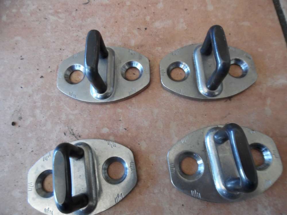 VW Polo 9N Trfanghaken Schliesskeil 3B0837033