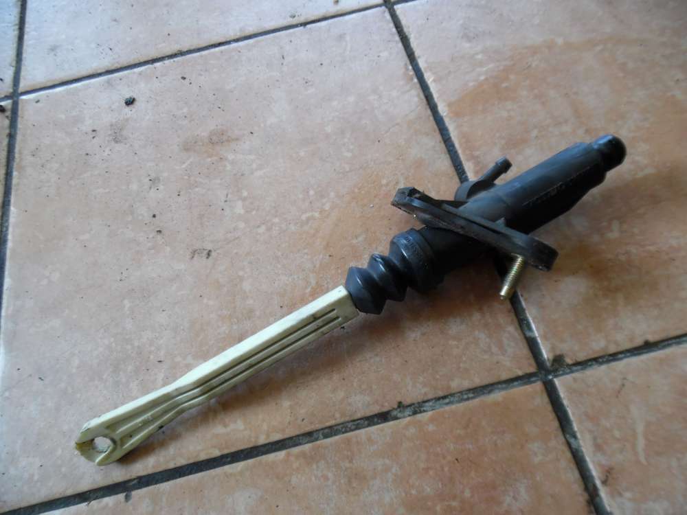 Volvo 850 Kupplungsgeberzylinder 9163880