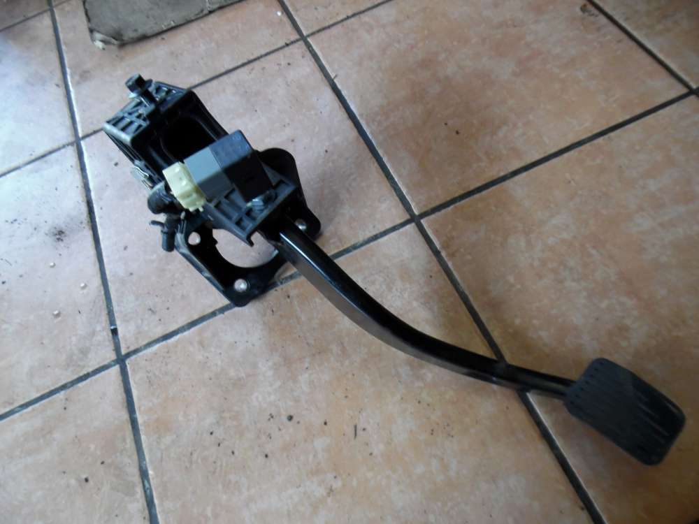 KIA Carens III Bremspedal mit Bremslichtschalter 93810-3K000