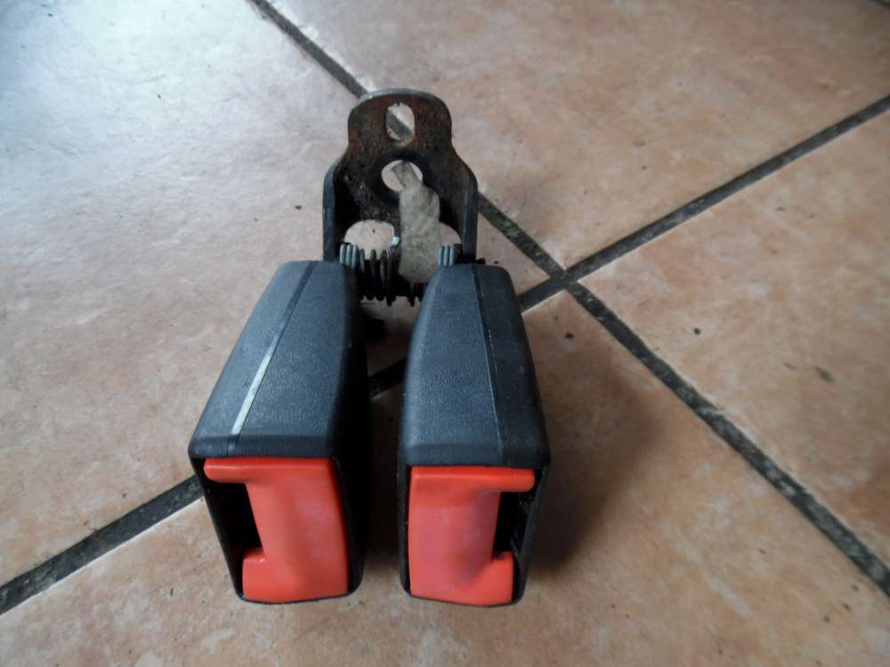 Ford Focus I Gurtschlo mitte Hinten 98ABA613K21