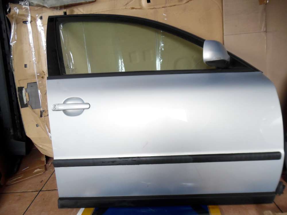 VW Passat 3B Limo Tr Vorne Rechts silber : LB7Z