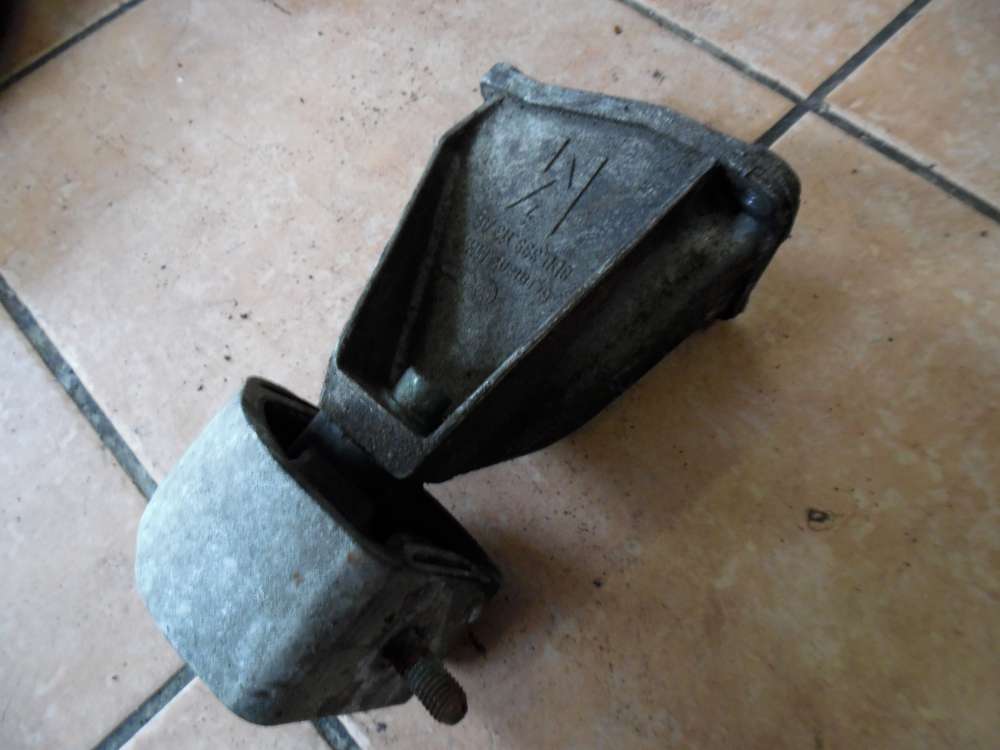 VW Passat 3B Getriebelager Getriebehalter 8D0399113