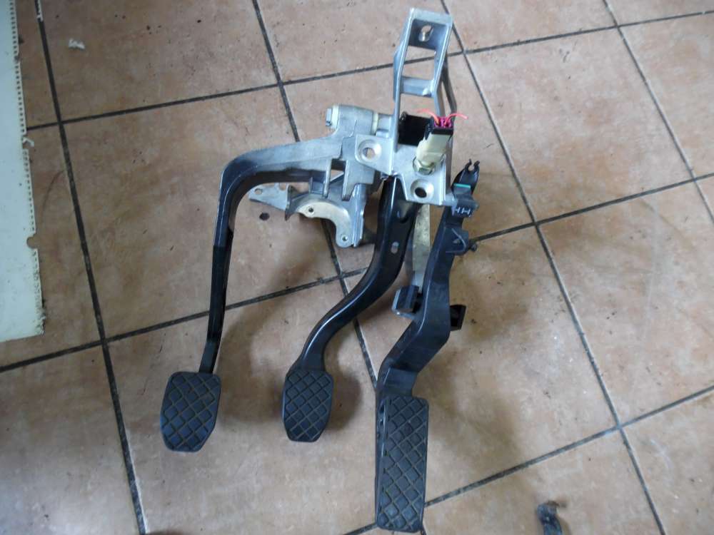 VW Passat 3B Pedale Kupplung Bremse Gas Komplett 8D1721117