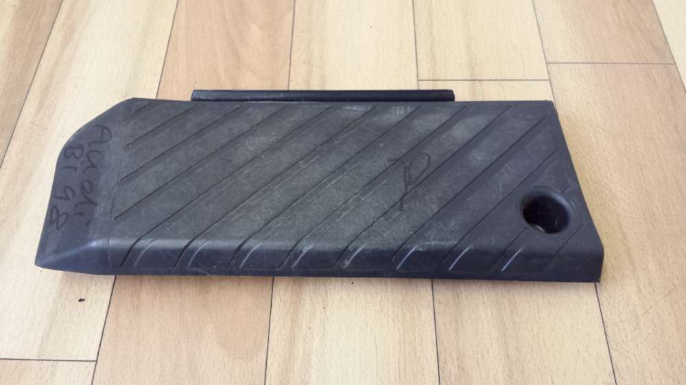 Audi A4 Fusttze Furaumverkleidung 8D1864777