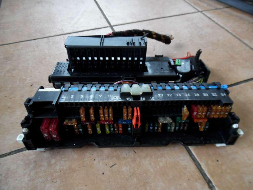 BMW E46 316ti Compact Sicherungskasten 8364540