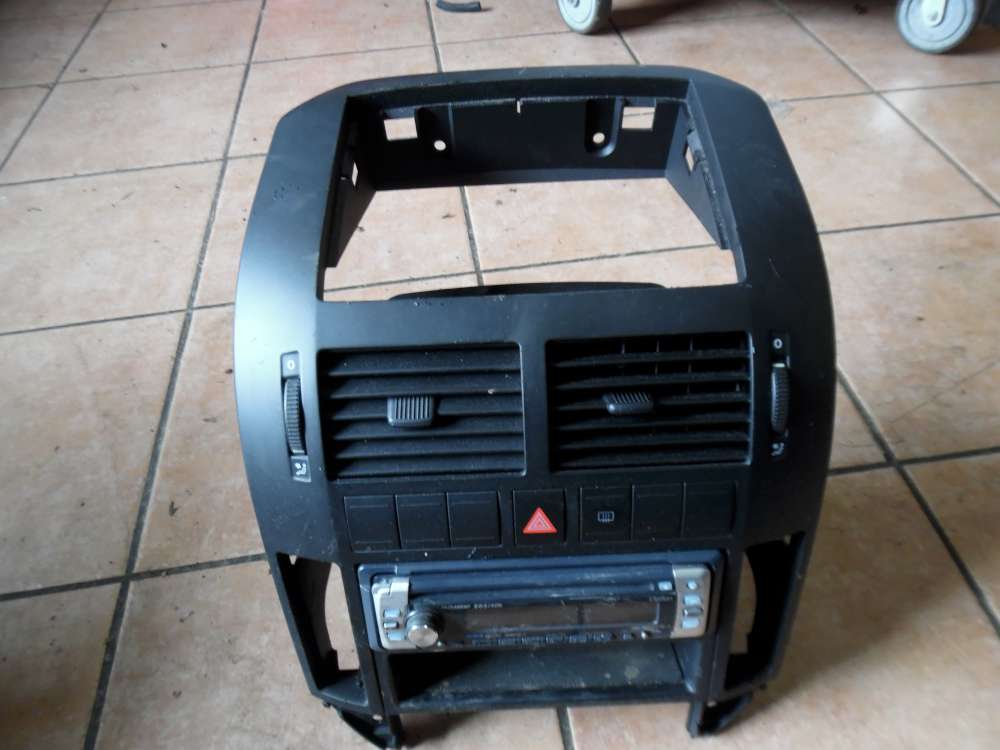 VW Polo 9N Mittelkonsole mit Radio 6Q0858069