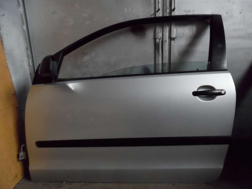 VW Polo 9N 3-Trer Tr Vorne Links silber Metallic Farbcode : LA7W