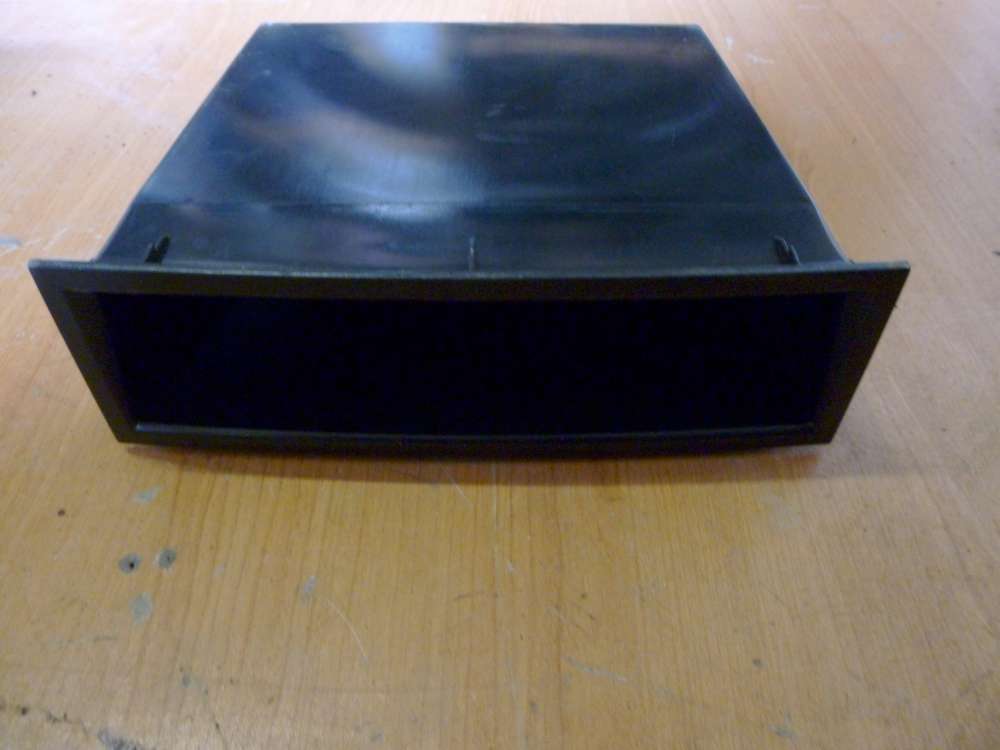 Seat Ibiza  Ablagefach Mittelkonsole Verkleidung Abdeckung  6L0857232