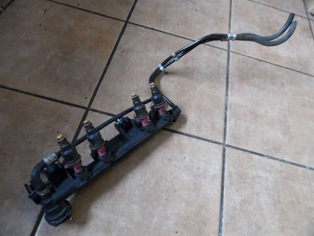 Renault Twingo I C06 Einspritzleiste D�senstock 7700870914