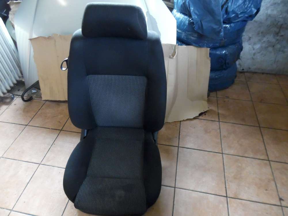 VW Golf IV 3-T�rer Sitz Vorne Rechts Stoff Schwarz