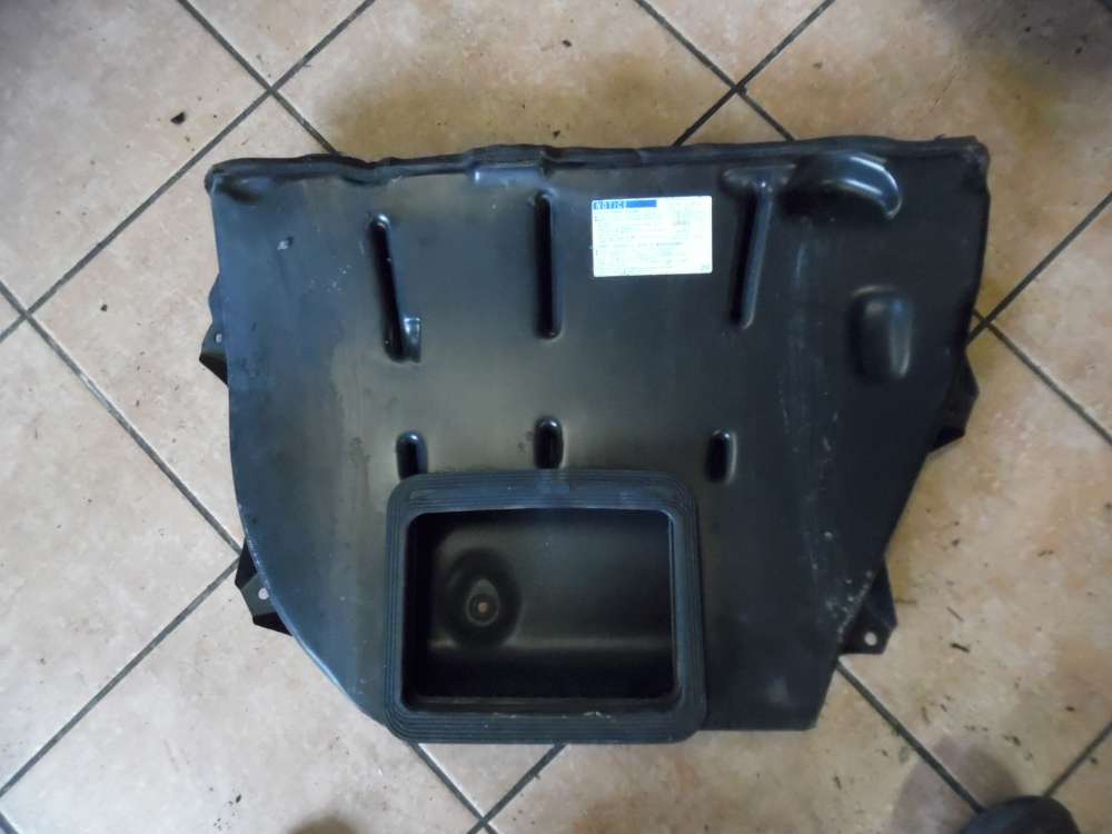 Toyota Yaris Verso P2 Lufteinlasskanal Motorhaube innen 55823-52020