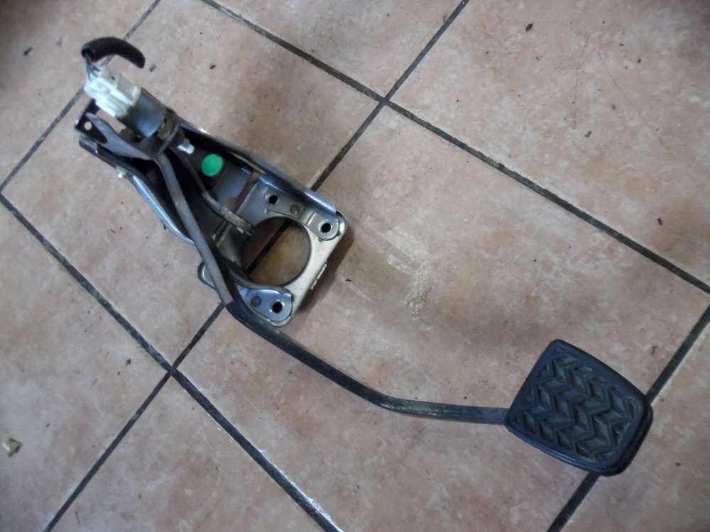 Toyota Yaris Verso P2 Kupplungs Pedalblock Pedalerie