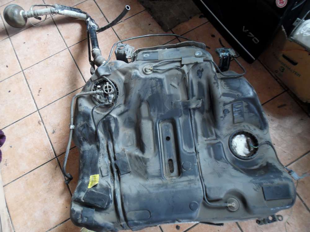 Volvo V70 II Kraftstoffbeh�lter Benzinpumpe mit Einf�llstutzen 8649400 