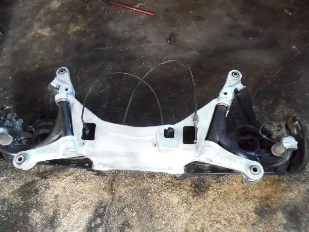 Volvo V70 II 2,4i Hinterachse Achstr�ger Achsschenkel 9492948