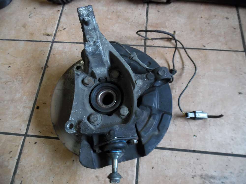 Volvo V70 II 2,4i Achsschenkel Radnabe Vorne Rechts 9461944
