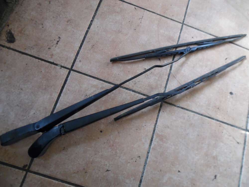 Volvo V70 II Scheibenwischer Wischarm Vorn 