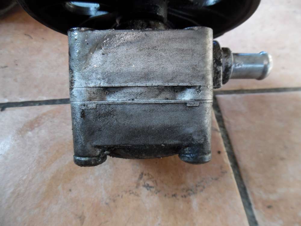 Volvo V70 II 2,4 Servopumpe Hydraulikpumpe 8683377 ohne Riemenscheibe 
