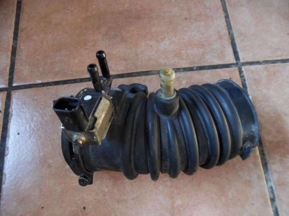 Mazda 6 GG Ansaugschlauch mit Unterdruckventil K5T48279 L81313221