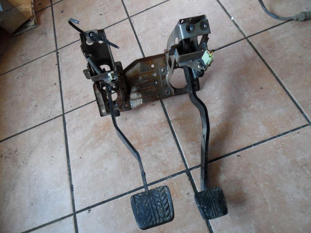 Kia Sportage I 2.0i Kupplungspedal Bremspedal