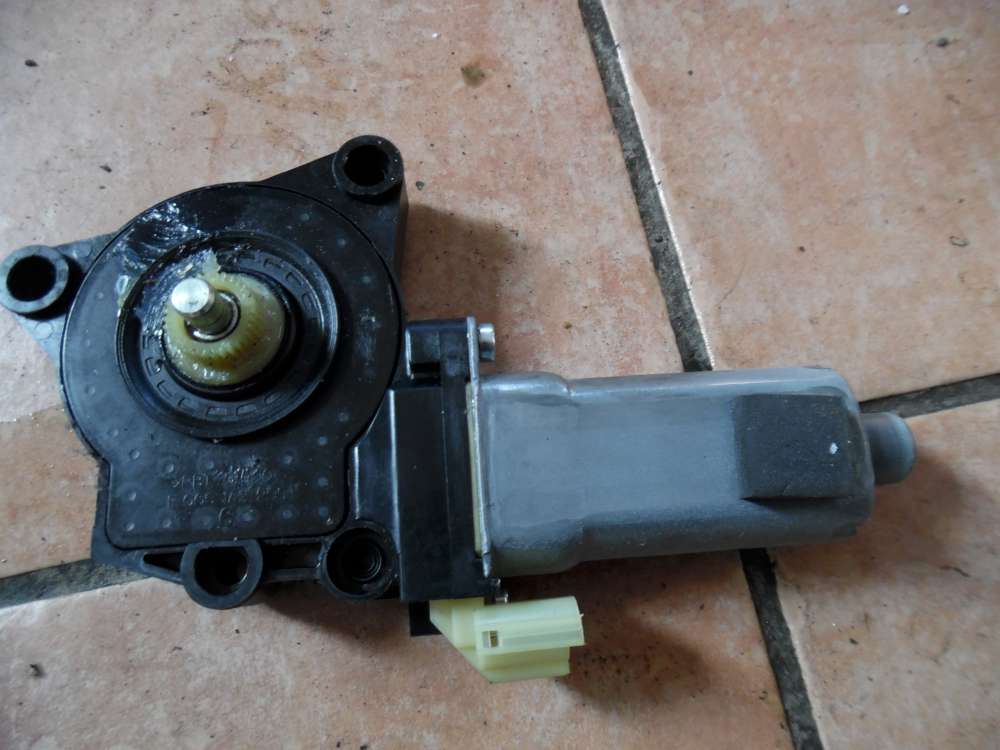 KIA Carens III Fensterheber Motor Vorne Links 