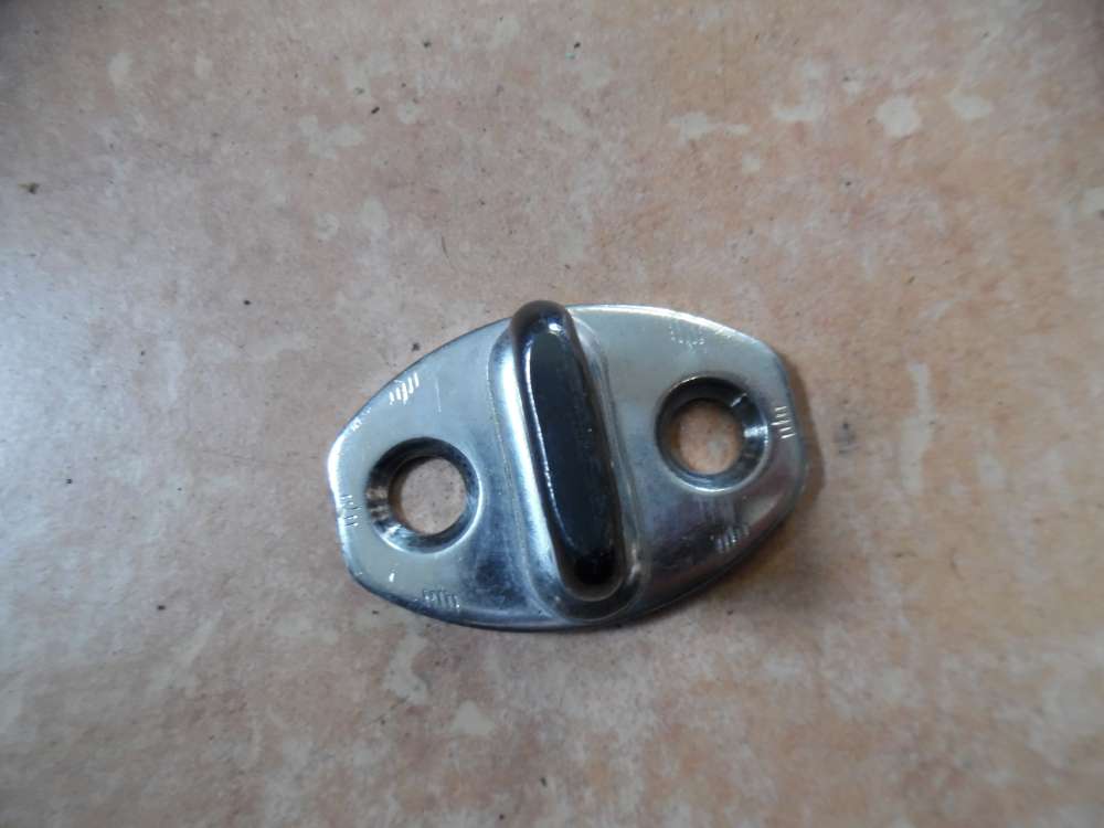 VW Caddy III 2K T�rfanghaken Schliesskeil Vorne