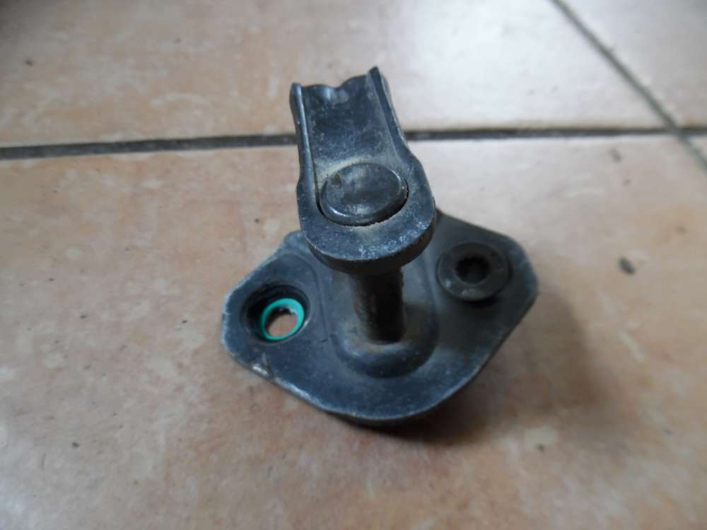 VW Caddy III 2K Heckfanghaken Schliesskeil 