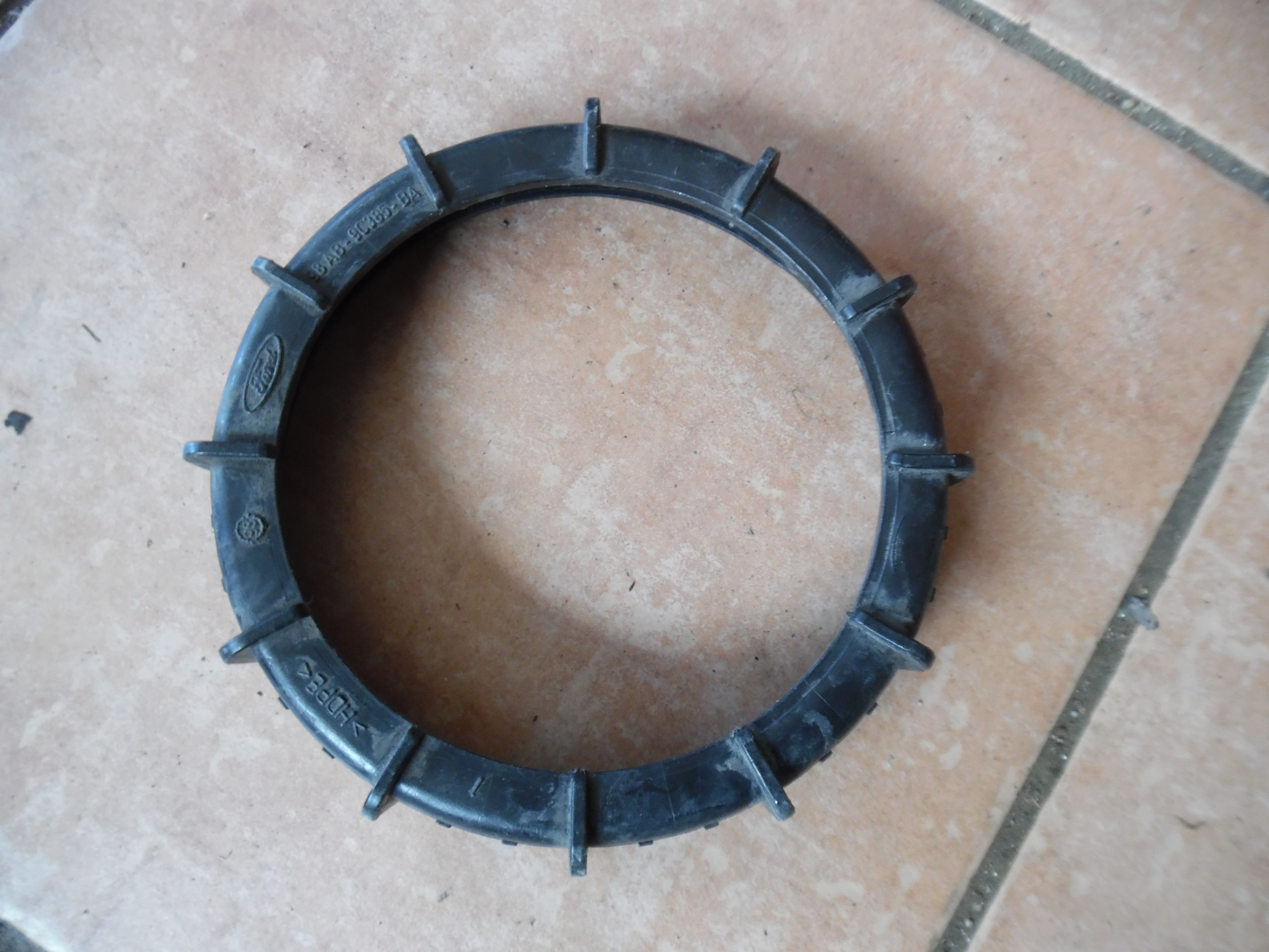  Ford Focus MK1 Verschraubung Verschluss Tankgeber 98AB9C385