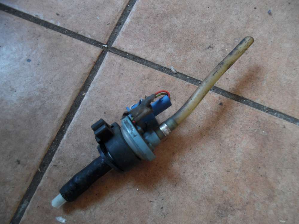 VW Passat Variant Magnetventil Unterdruckventil 051133459