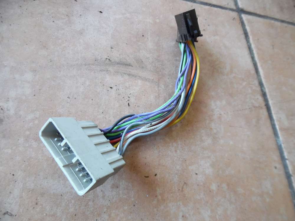 Nissan Almera Tino Stecker