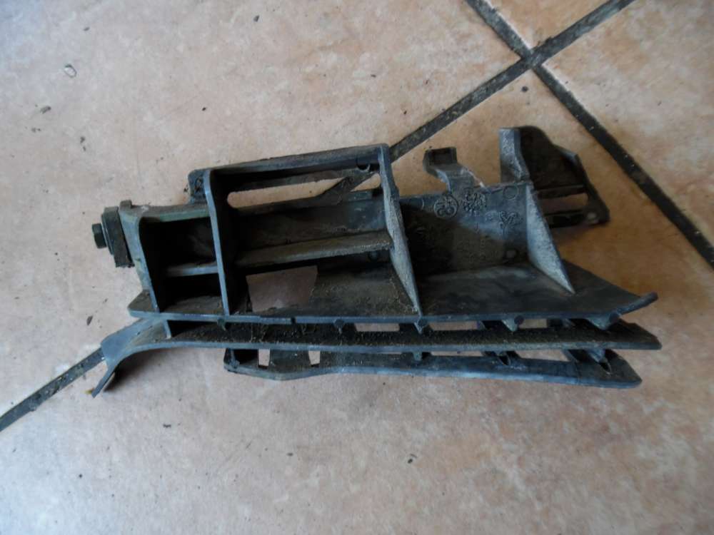 Peugeot 307 Kotflgelhalter Halter Rechts 9643074480