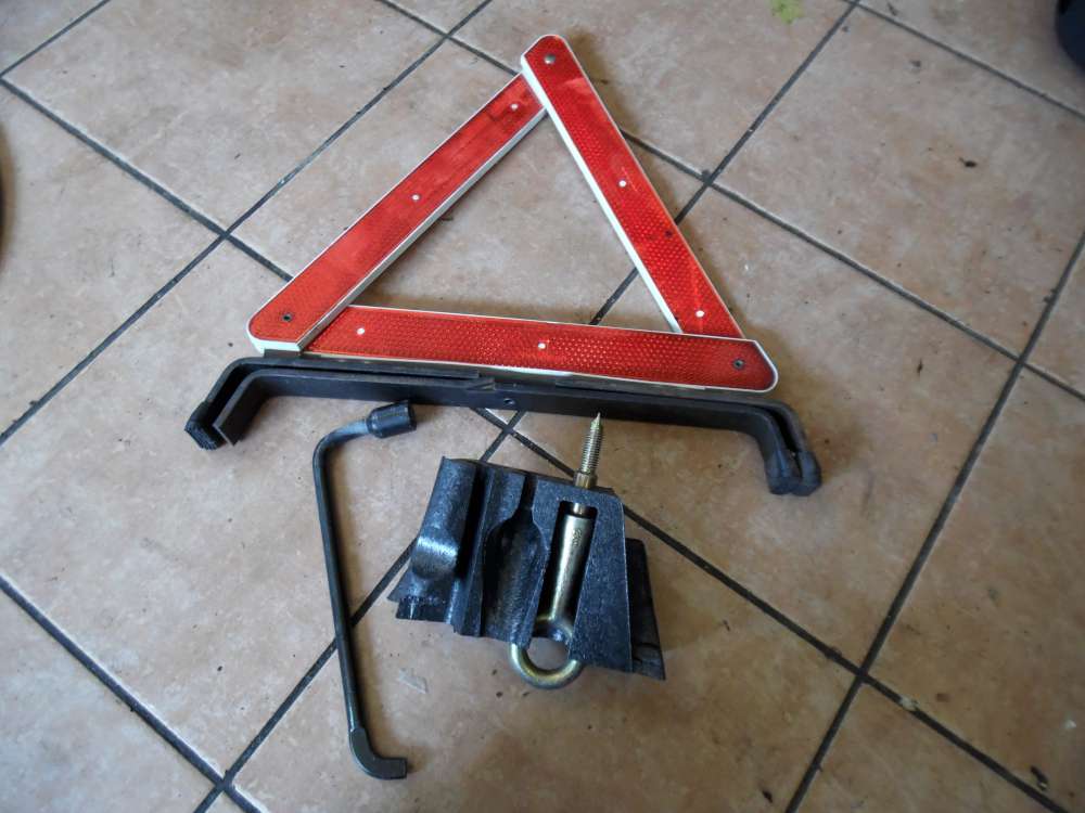 Peugeot 307 Warndreieck mit Bordwerkzeug Radschlssel