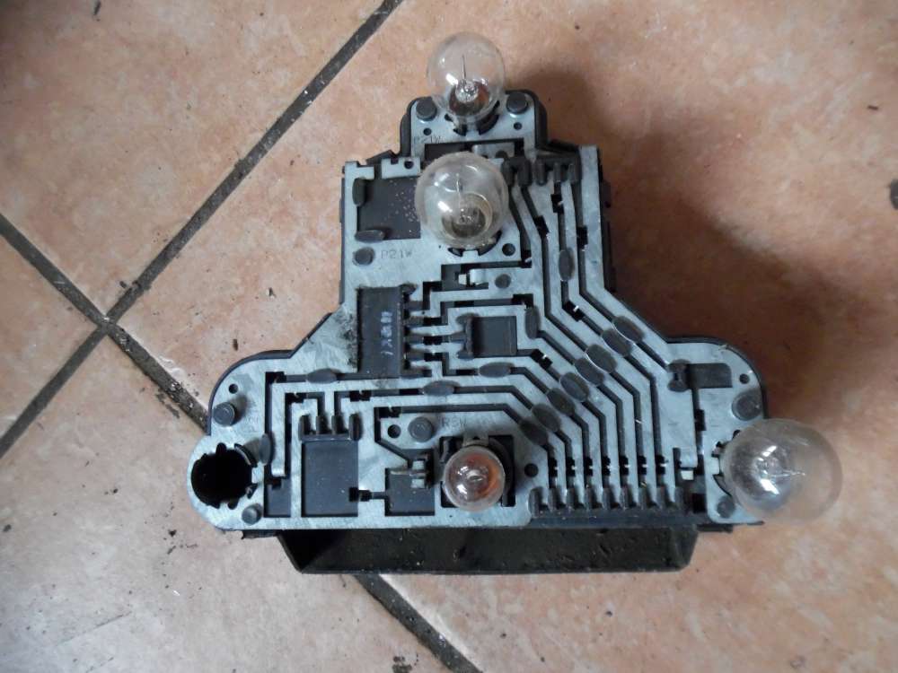  VW Golf III Abdeckkappe Lampentrger Rckleuchte 1H6945520
