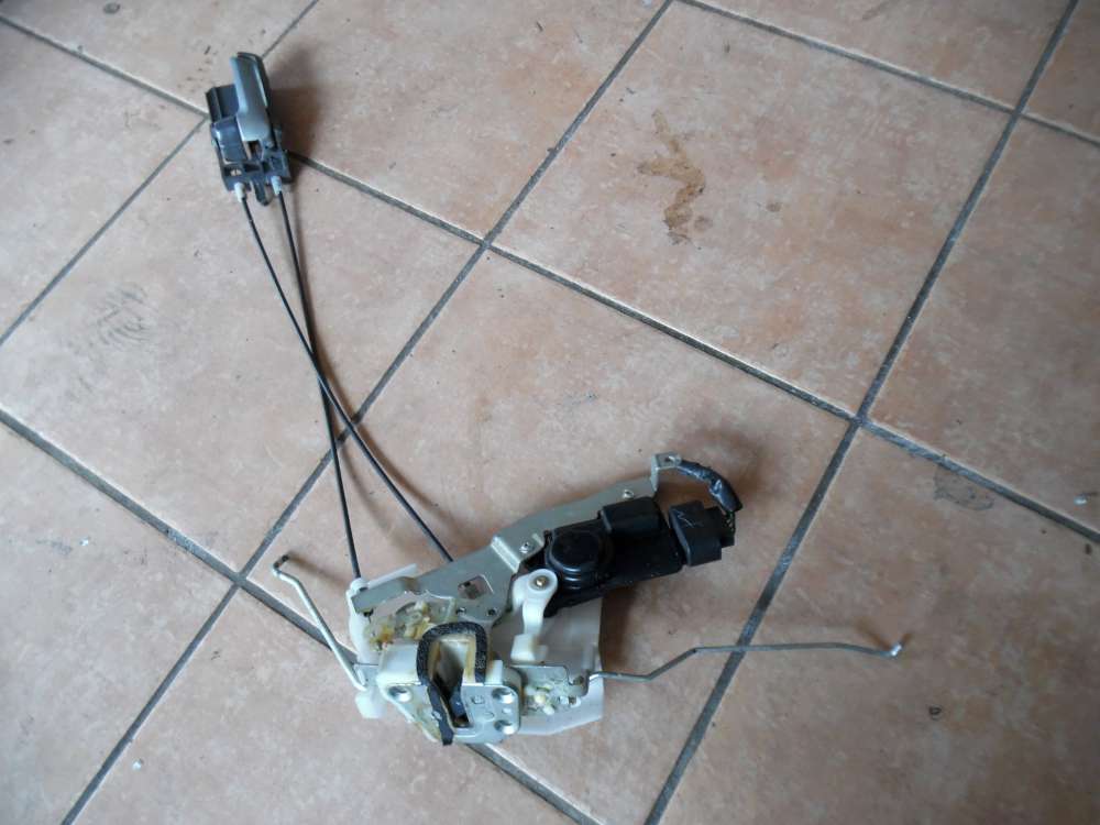 Nissan Pixo Trschlo mit Trffner Vorne Links 