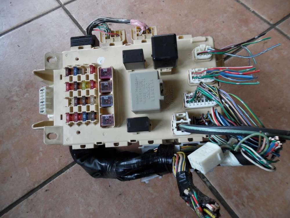 Toyota Yaris Verso P2 Sicherungskasten 