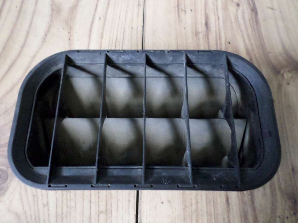 Audi A4  Zwangsentlftung 4A0819181 Entlftungsblende