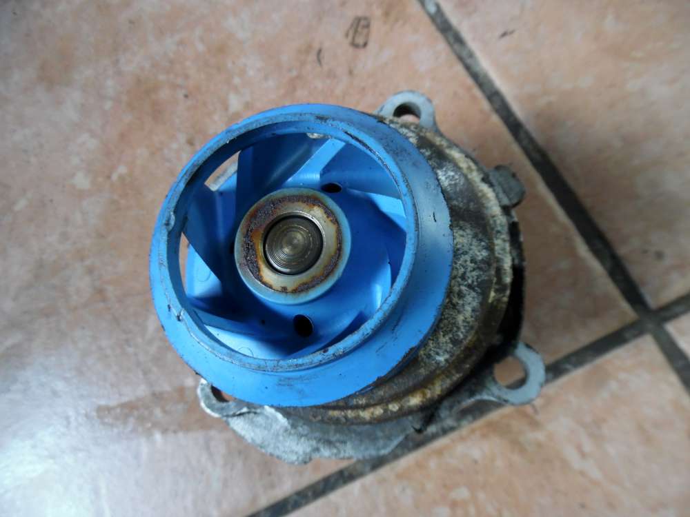 Audi A3 8L 1.6L Wasserpumpe 81408