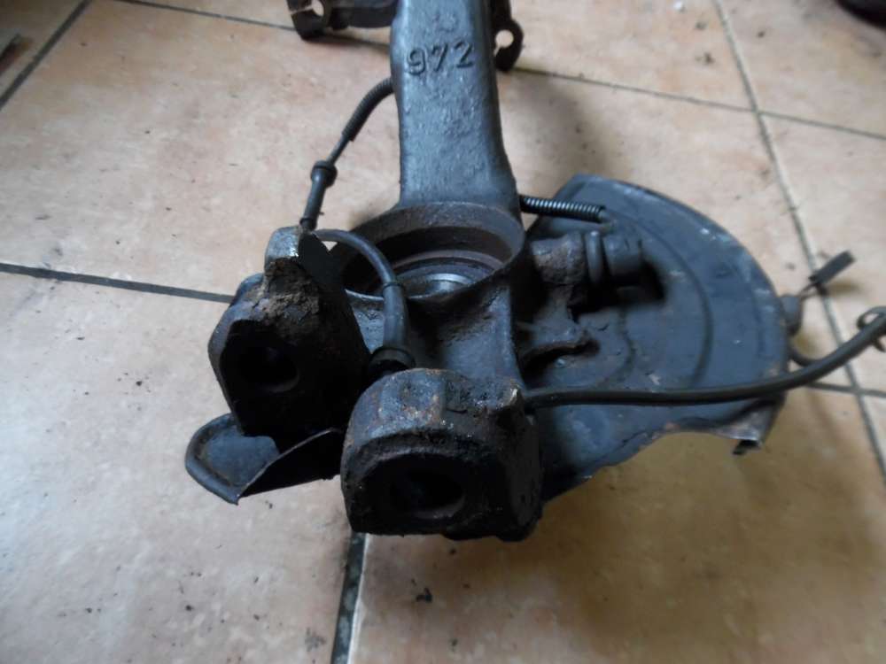 VW Passat 3B Achsschenkel Radnabe Vorne Lnks 8D0407257S