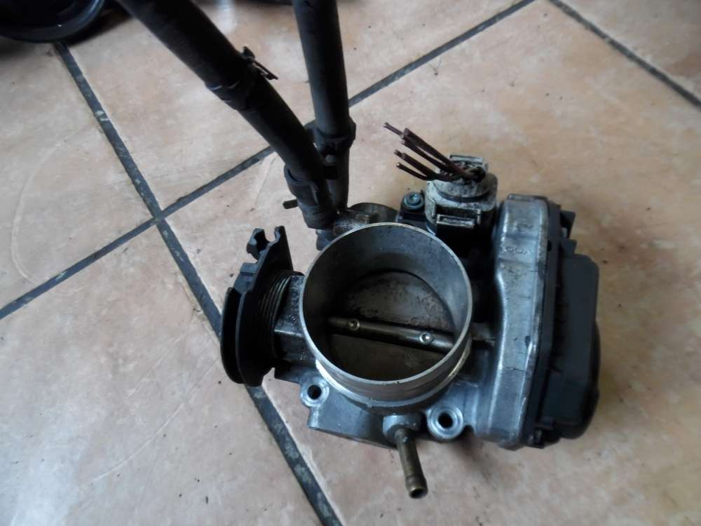 Skoda Octavia 1U 1,6L Drosselklappe 