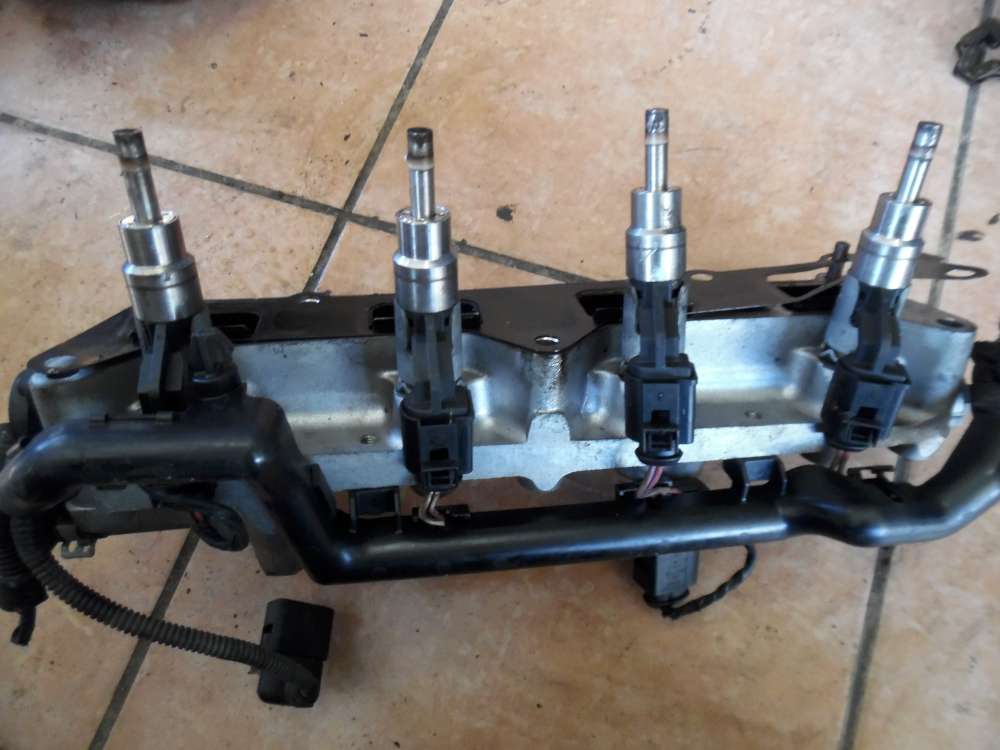 VW Golf V 1,4L Drallklappen mit Einspritzschiene 03C133204 A