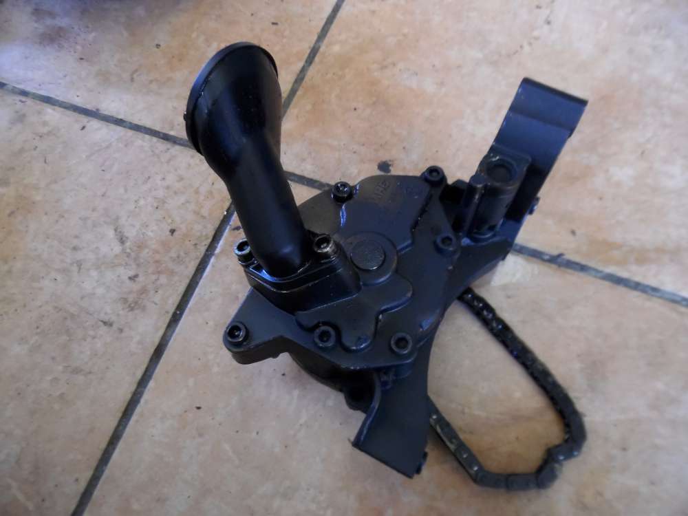 VW Golf V 1,4L �lpumpe 03C115105H